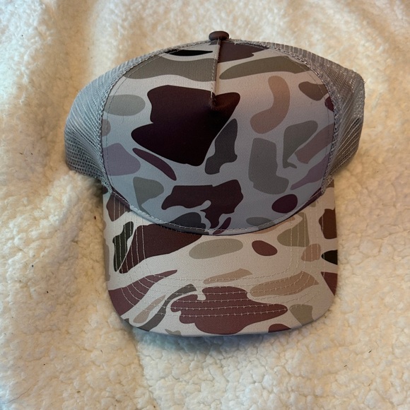 Women's Camouflage Mesh Back Hat - Picture 1 of 1